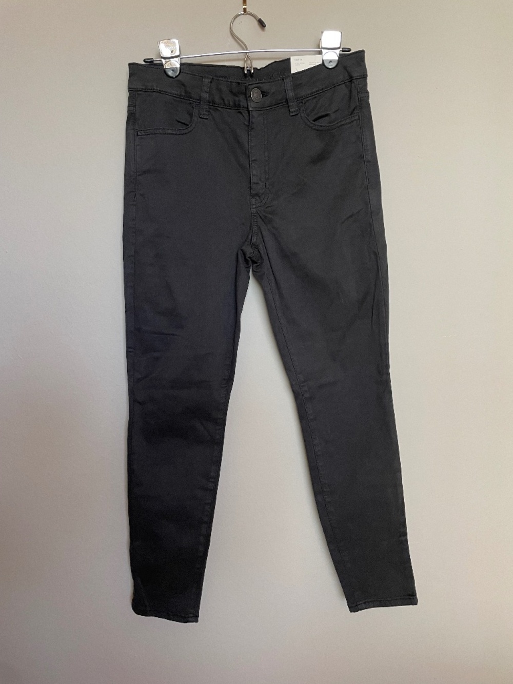 NWT ~ American Eagle Black Hi-Rise Jeggings Size 8 Short